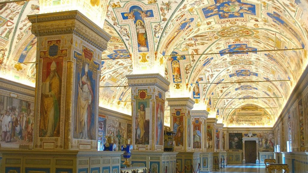 Vol au Vatican Paris Louvre